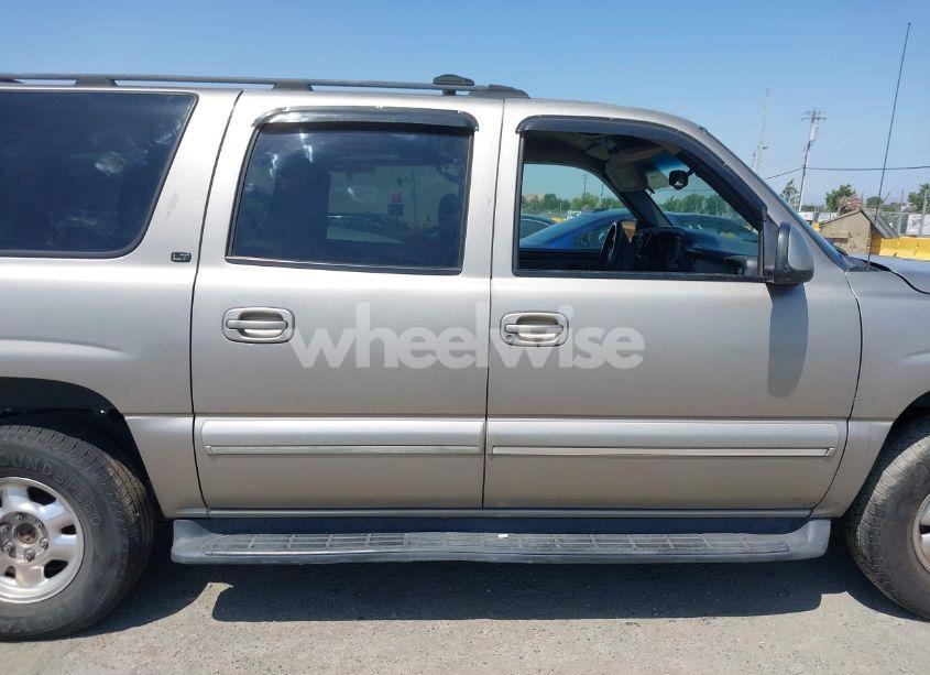 Photo 12 of 2002 Chevrolet Suburban 1500 LT (VIN 1GNFK16TX2J239684)