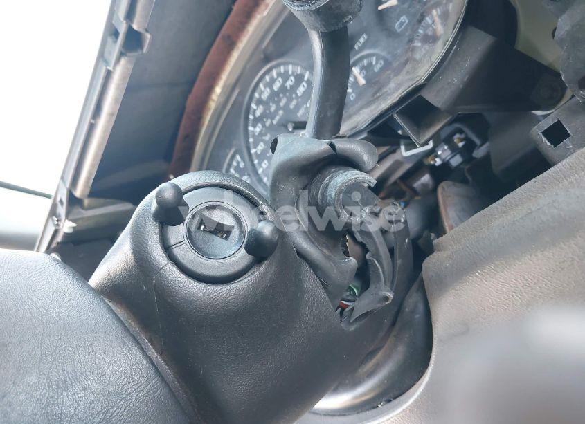 Photo 16 of 2002 Chevrolet Suburban 1500 LT (VIN 1GNFK16TX2J239684)