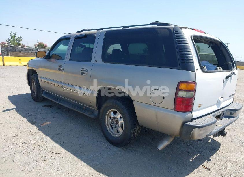 Photo 3 of 2002 Chevrolet Suburban 1500 LT (VIN 1GNFK16TX2J239684)