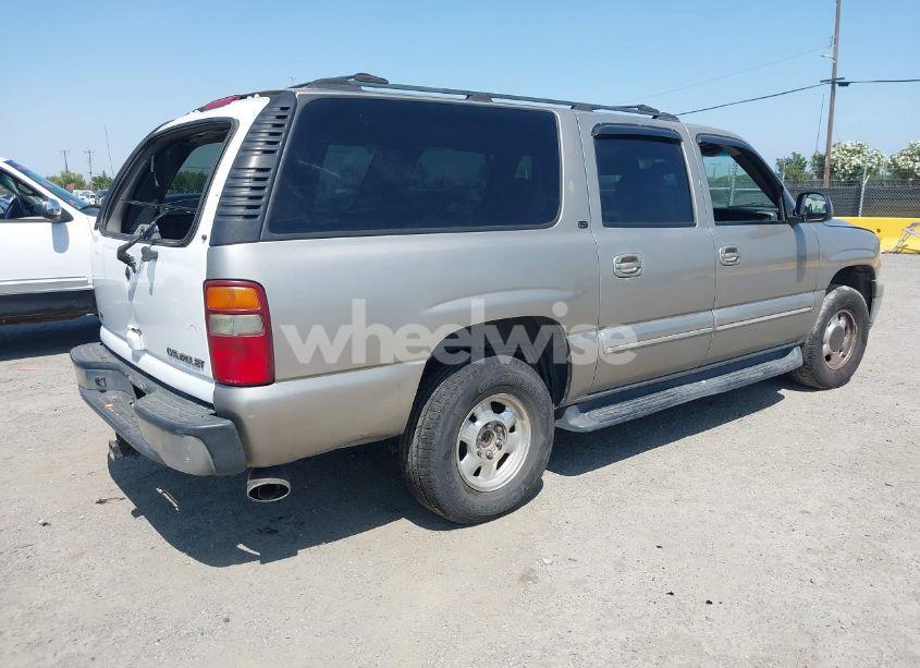 Photo 4 of 2002 Chevrolet Suburban 1500 LT (VIN 1GNFK16TX2J239684)
