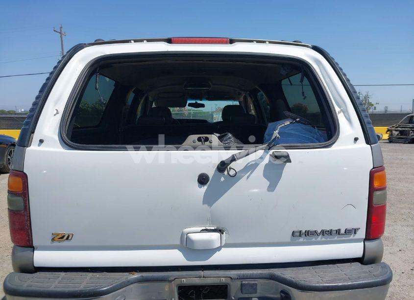 Photo 6 of 2002 Chevrolet Suburban 1500 LT (VIN 1GNFK16TX2J239684)