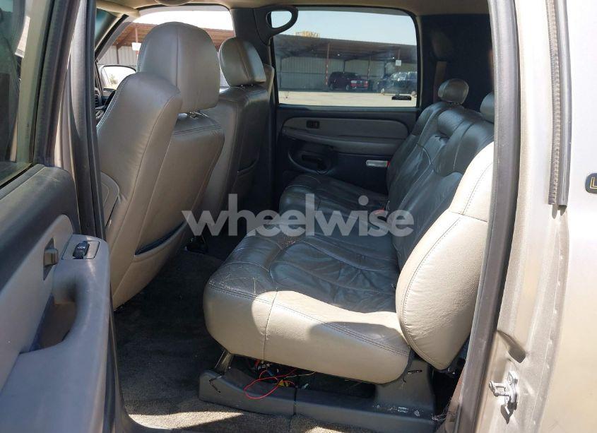 Photo 8 of 2002 Chevrolet Suburban 1500 LT (VIN 1GNFK16TX2J239684)