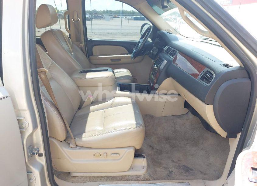 Photo 5 of 2008 Chevrolet Suburban 1500 LT (VIN 1GNFK16Y78R121985)