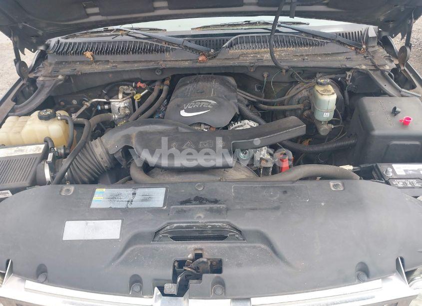 Photo 10 of 2002 Chevrolet Suburban 1500 LT (VIN 1GNFK16Z02J120045)