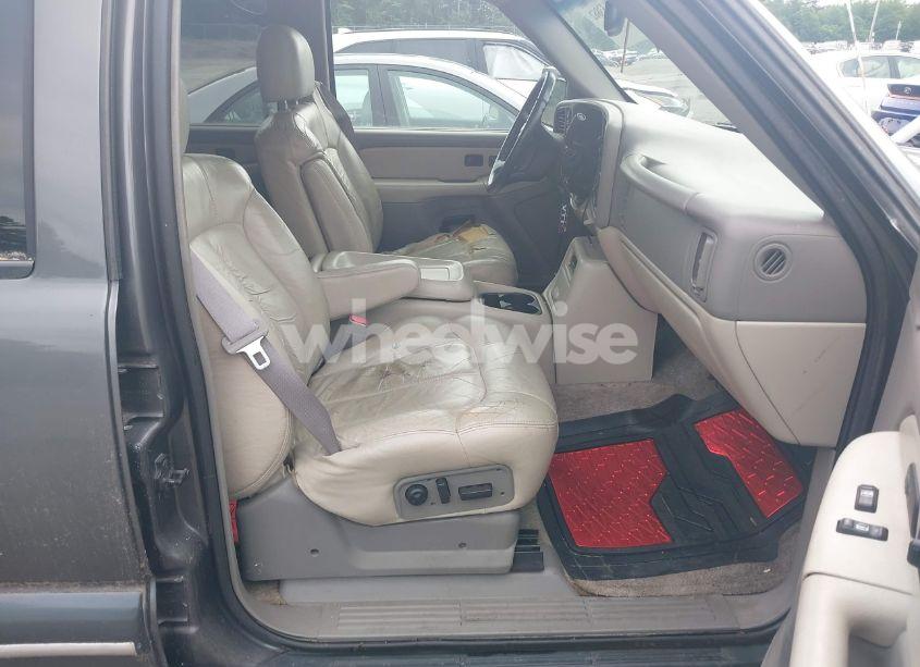 Photo 5 of 2002 Chevrolet Suburban 1500 LT (VIN 1GNFK16Z02J120045)