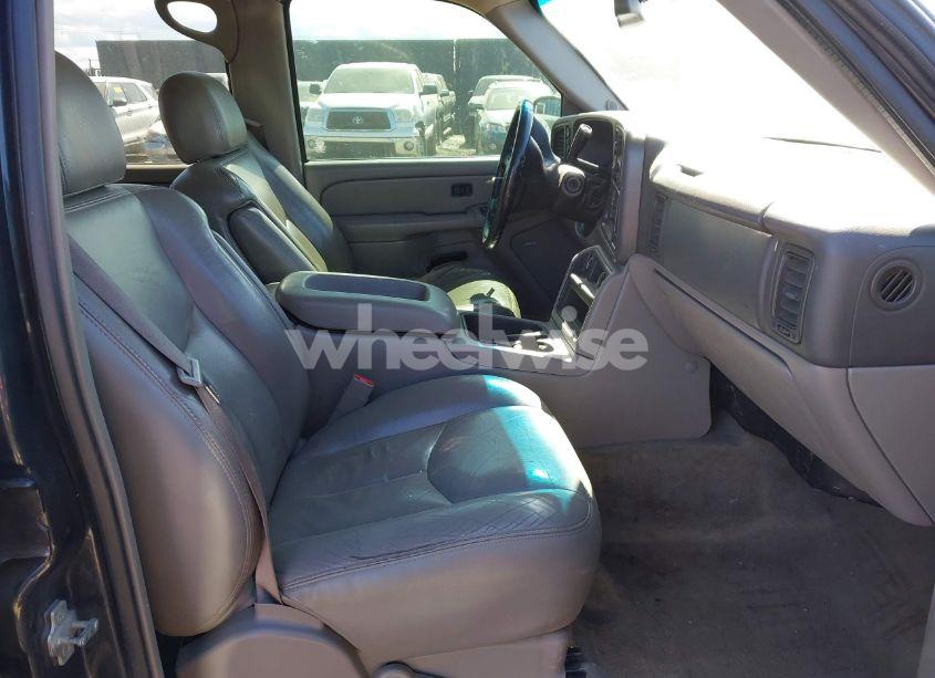 Photo 5 of 2005 Chevrolet Suburban 1500 LS (VIN 1GNFK16Z15J105364)