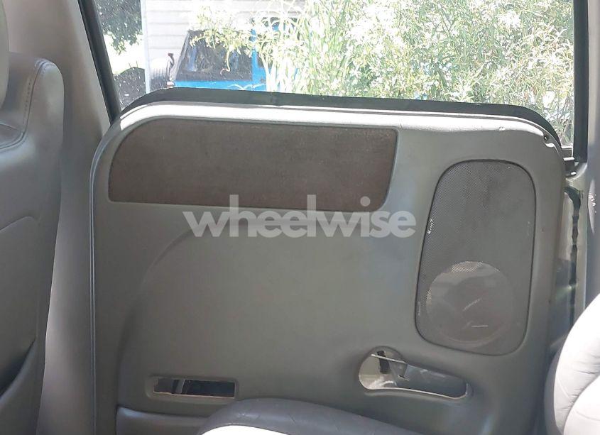 Photo 6 of 2004 Chevrolet Suburban 1500 LT (VIN 1GNFK16Z24J154314)