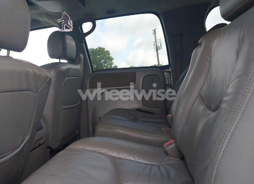Photo 8 of 2004 Chevrolet Suburban 1500 LT (VIN 1GNFK16Z24J154314)