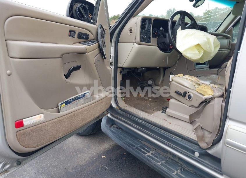 Photo 5 of 2004 Chevrolet Suburban 1500 LT (VIN 1GNFK16Z24J318810)