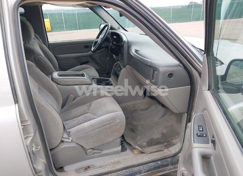 Photo 5 of 2005 Chevrolet Suburban 1500 LS (VIN 1GNFK16Z25J167789)