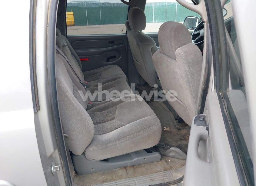 Photo 8 of 2005 Chevrolet Suburban 1500 LS (VIN 1GNFK16Z25J167789)