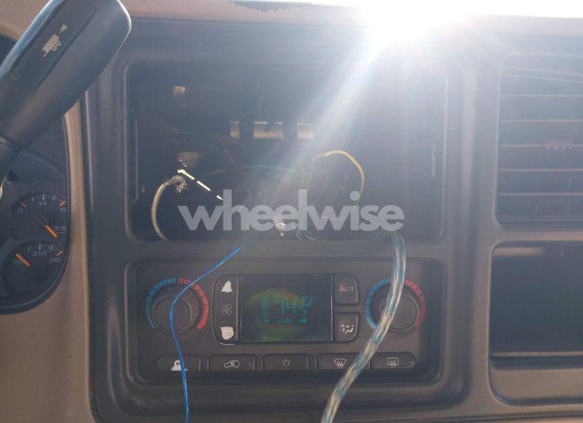 Photo 13 of 2003 Chevrolet Suburban 1500 Z71 (VIN 1GNFK16Z33R197480)