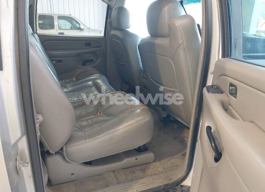 Photo 8 of 2004 Chevrolet Suburban 1500 LT (VIN 1GNFK16Z34J224578)