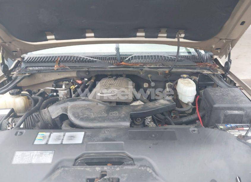 Photo 10 of 2005 Chevrolet Suburban 1500 LT (VIN 1GNFK16Z35J213484)