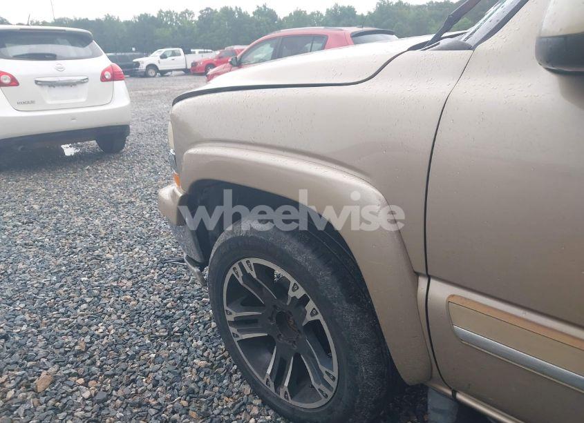 Photo 12 of 2005 Chevrolet Suburban 1500 LT (VIN 1GNFK16Z35J213484)