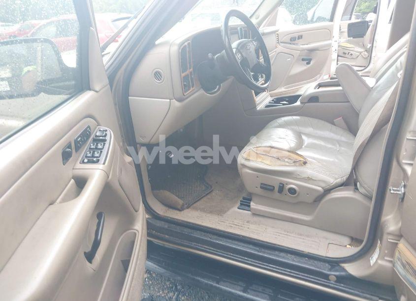 Photo 5 of 2005 Chevrolet Suburban 1500 LT (VIN 1GNFK16Z35J213484)