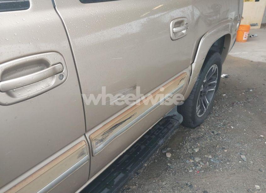 Photo 6 of 2005 Chevrolet Suburban 1500 LT (VIN 1GNFK16Z35J213484)