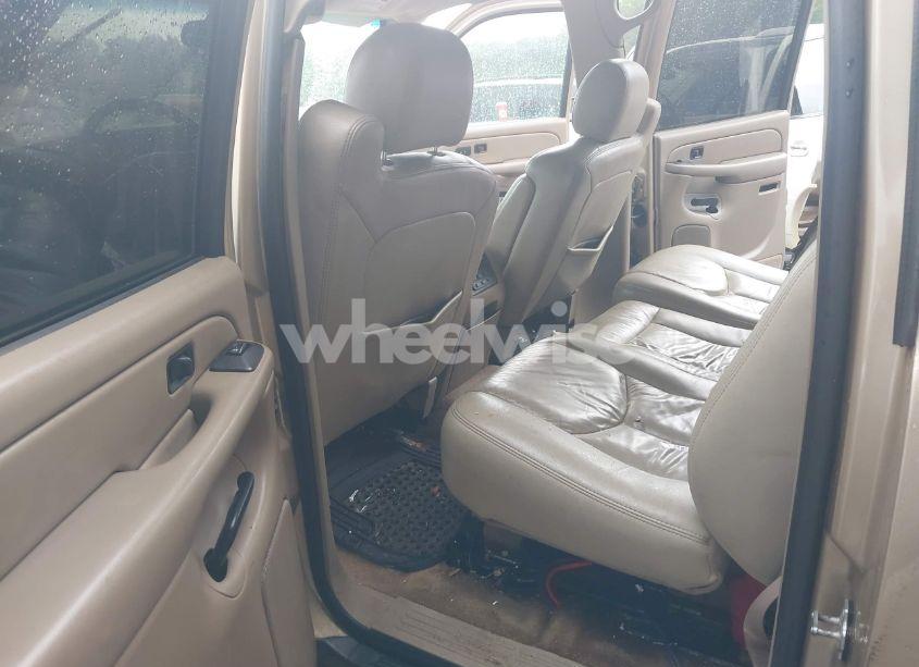 Photo 8 of 2005 Chevrolet Suburban 1500 LT (VIN 1GNFK16Z35J213484)