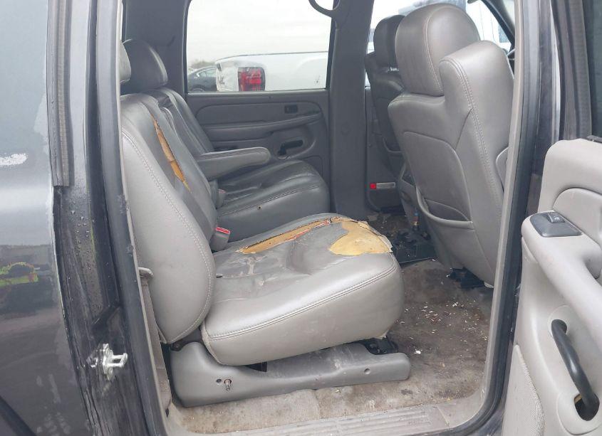 Photo 8 of 2004 Chevrolet Suburban 1500 LT (VIN 1GNFK16Z44J262627)