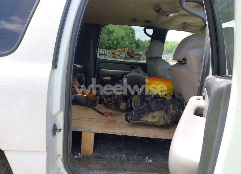 Photo 8 of 2002 Chevrolet Suburban 1500 LT (VIN 1GNFK16Z62J167600)