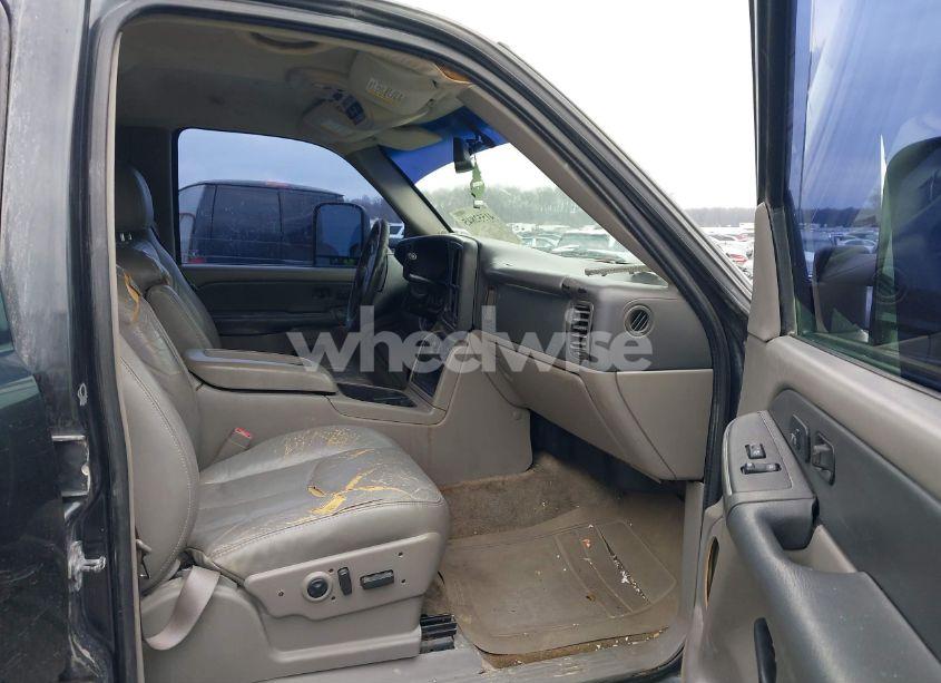 Photo 5 of 2003 Chevrolet Suburban 1500 LT (VIN 1GNFK16Z63J315083)