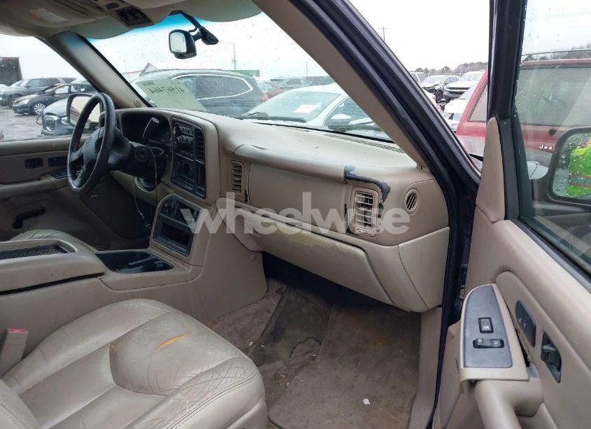 Photo 5 of 2005 Chevrolet Suburban 1500 LT (VIN 1GNFK16Z65J111287)