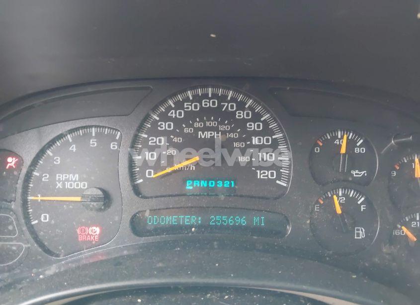 Photo 7 of 2005 Chevrolet Suburban 1500 LT (VIN 1GNFK16Z65J111287)