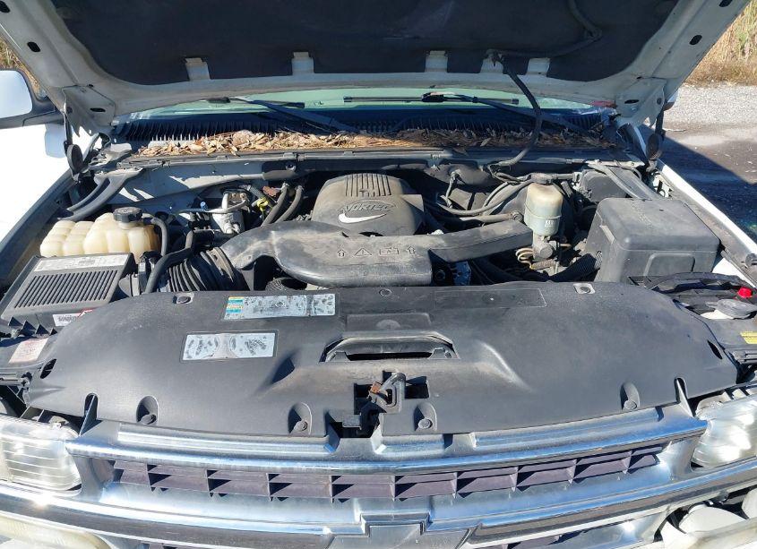 Photo 10 of 2002 Chevrolet Suburban 1500 LT (VIN 1GNFK16Z82J127812)