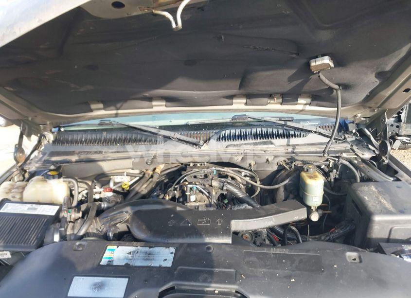 Photo 10 of 2002 Chevrolet Suburban 1500 LT (VIN 1GNFK16Z92J109951)