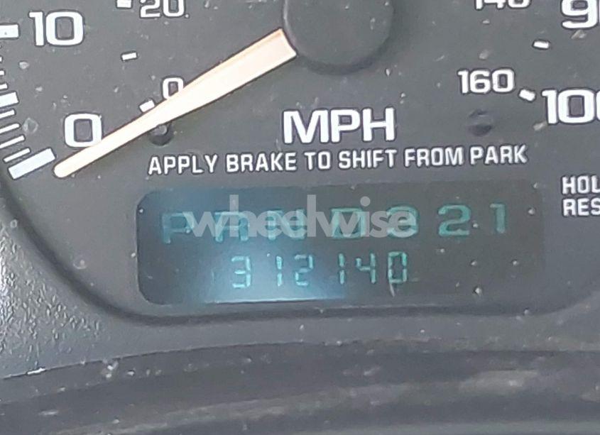 Photo 16 of 2002 Chevrolet Suburban 1500 LT (VIN 1GNFK16Z92J109951)