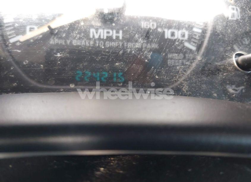 Photo 7 of 2002 Chevrolet Suburban 1500 LT (VIN 1GNFK16Z92J246243)