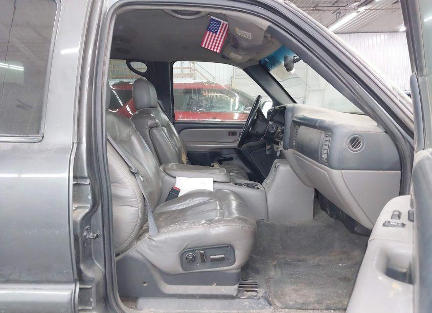 Photo 5 of 2002 Chevrolet Suburban 1500 LT (VIN 1GNFK16ZX2J222341)