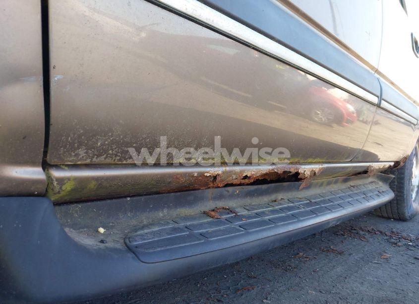 Photo 6 of 2003 Chevrolet Suburban 1500 LS (VIN 1GNFK16ZX3J197314)