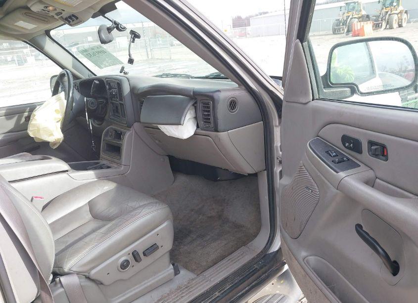 Photo 5 of 2004 Chevrolet Suburban 1500 LT (VIN 1GNFK16ZX4J194589)