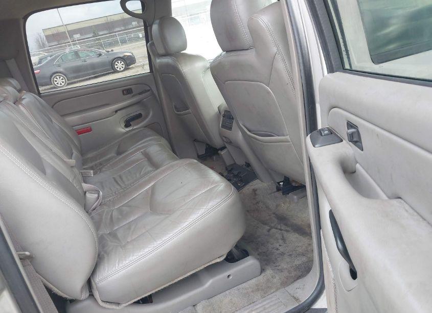 Photo 8 of 2004 Chevrolet Suburban 1500 LT (VIN 1GNFK16ZX4J194589)