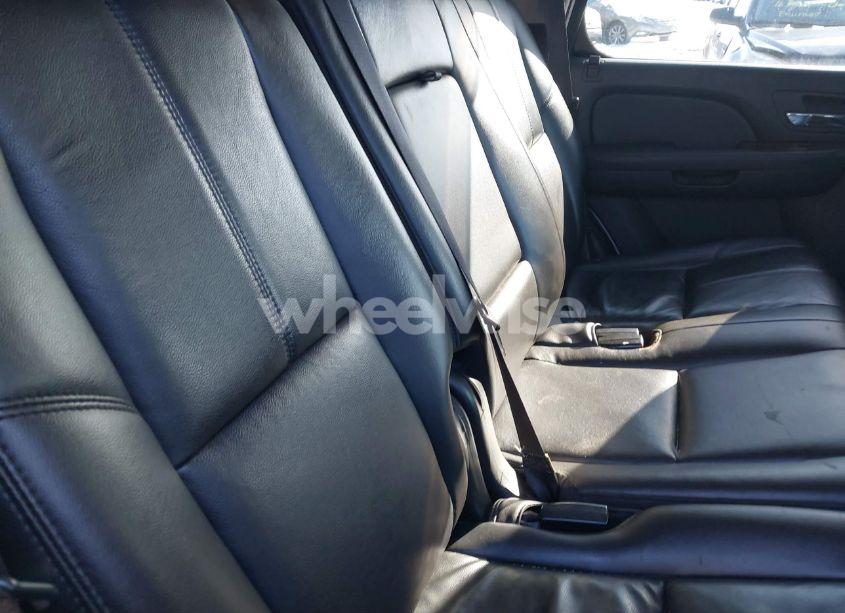 Photo 8 of 2009 Chevrolet Tahoe LT2 (VIN 1GNFK23039R262316)