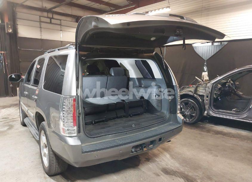 Photo 3 of 2009 Chevrolet Tahoe LT2 (VIN 1GNFK23089R106482)