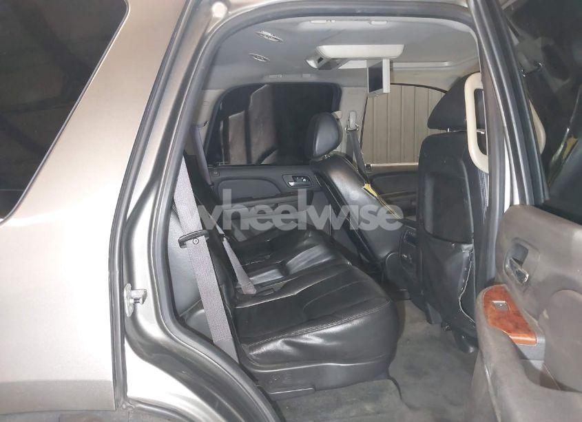 Photo 8 of 2009 Chevrolet Tahoe LT2 (VIN 1GNFK23089R106482)