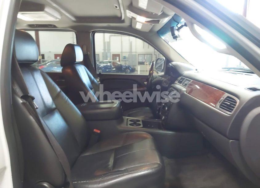 Photo 5 of 2009 Chevrolet Suburban 1500 LT2 (VIN 1GNFK26309R170215)