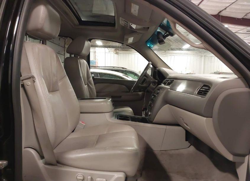 Photo 5 of 2009 Chevrolet Suburban 1500 LT2 (VIN 1GNFK26339R223778)