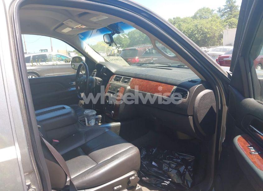 Photo 5 of 2009 Chevrolet Suburban 1500 LT2 (VIN 1GNFK26369R236993)