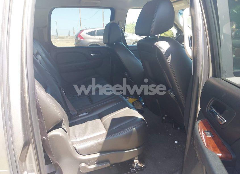 Photo 8 of 2009 Chevrolet Suburban 1500 LT2 (VIN 1GNFK26369R236993)