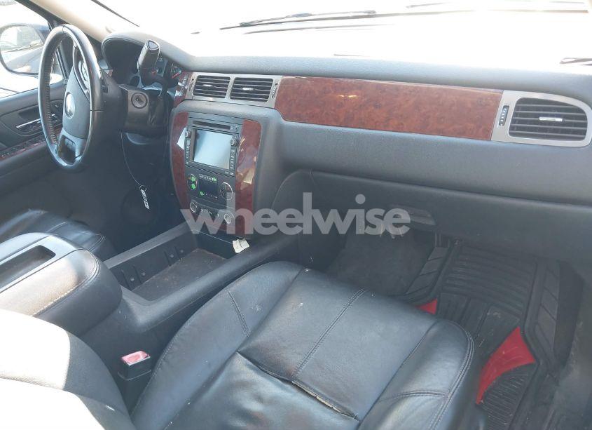 Photo 5 of 2009 Chevrolet Suburban 1500 LT2 (VIN 1GNFK26369R254636)