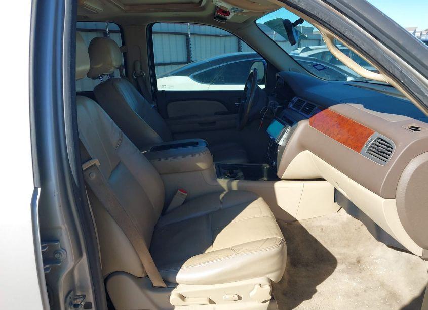 Photo 5 of 2009 Chevrolet Suburban 1500 LT2 (VIN 1GNFK26399J119536)