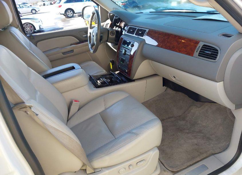 Photo 5 of 2009 Chevrolet Tahoe LTZ (VIN 1GNFK33019R267780)