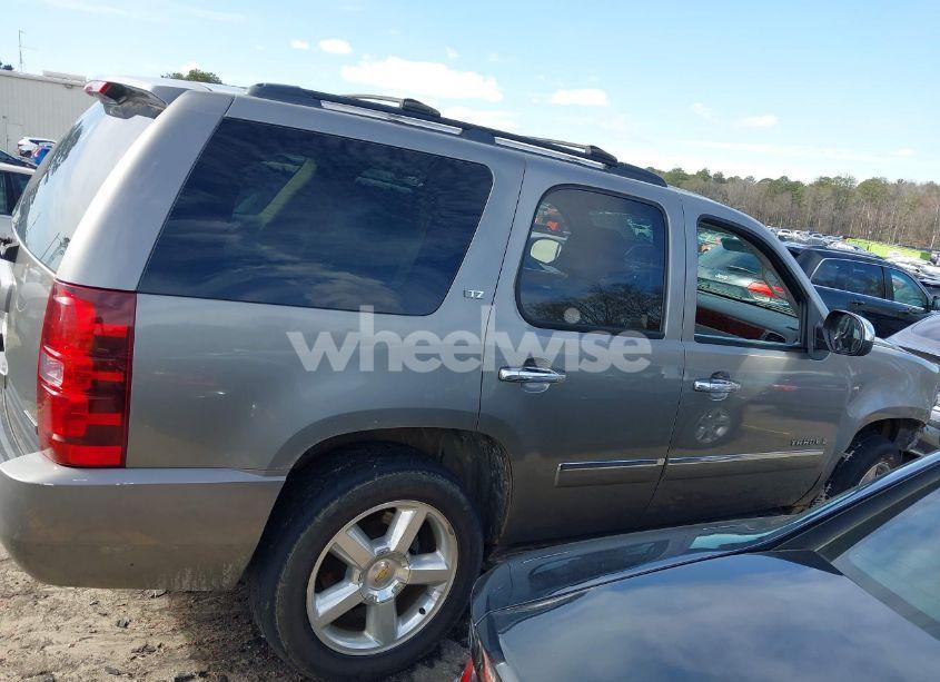 Photo 12 of 2009 Chevrolet Tahoe LTZ (VIN 1GNFK33029R143324)