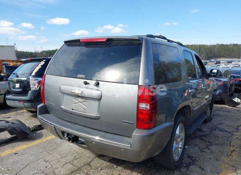 Photo 4 of 2009 Chevrolet Tahoe LTZ (VIN 1GNFK33029R143324)