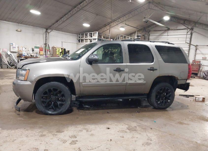 Photo 14 of 2009 Chevrolet Tahoe LTZ (VIN 1GNFK33049R143390)