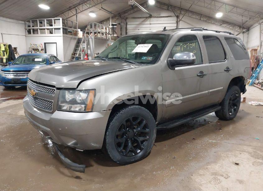 Photo 2 of 2009 Chevrolet Tahoe LTZ (VIN 1GNFK33049R143390)
