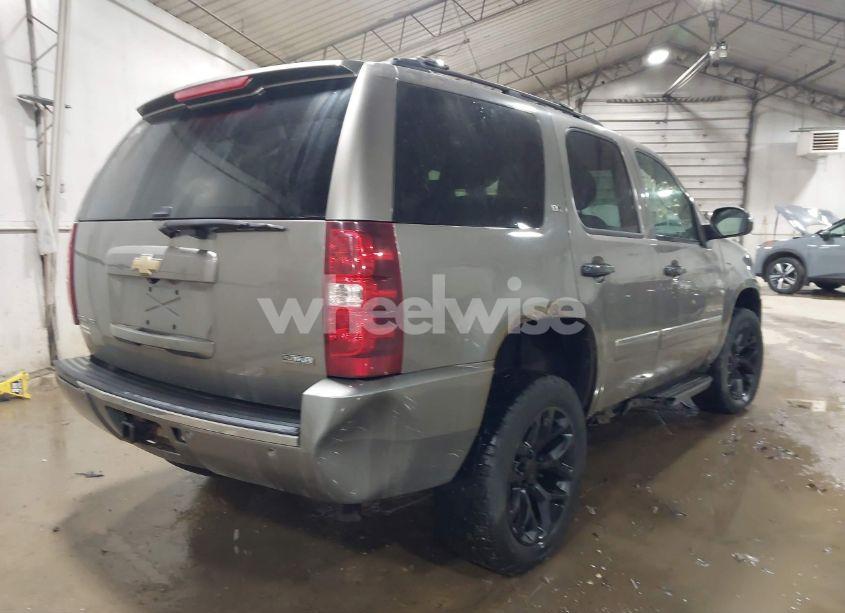 Photo 4 of 2009 Chevrolet Tahoe LTZ (VIN 1GNFK33049R143390)